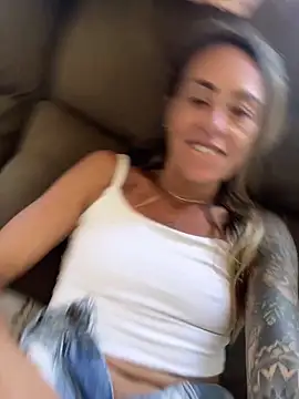 Snapshot of Princesahtinha chatting on February 11, 2026, 4:56 pm Princesahtinha online show from February 11, 2026, 4:56 pm