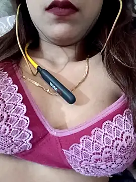 payalsharma95 online show from October 7, 2025, 5:21 pm