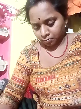 Snapshot of Hot_crety chatting on April 22, 2026, 7:59 pm Hot crety online show from April 22, 2026, 7:59 pm