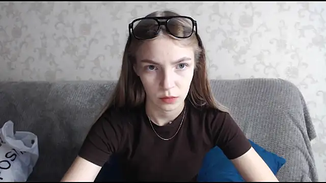 HitGyrl online show from October 25, 2025, 7:49 am