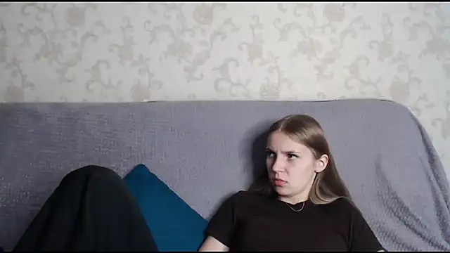 HitGyrl online show from December 4, 2025, 8:12 am