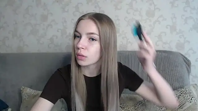 HitGyrl online show from April 22, 2026, 4:48 am