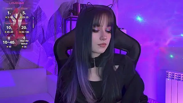 LiliLuna online show from February 11, 2026, 3:28 pm