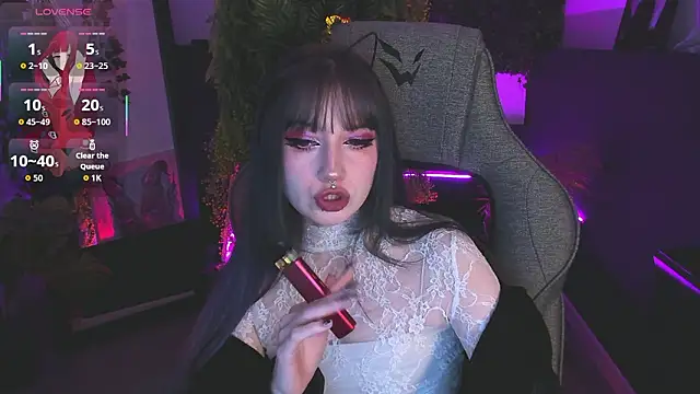 LiliLuna online show from February 13, 2026, 3:41 pm