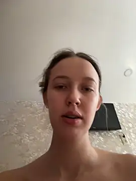 ElliRose online show from February 4, 2026, 6:19 am