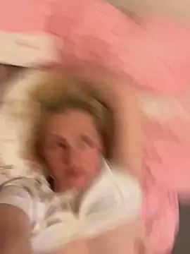 Snapshot of dirtydawneasy chatting on April 7, 2026, 3:51 am dirtydawneasy online show from April 7, 2026, 3:51 am