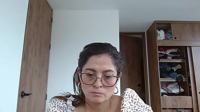 linda-mature43 online show from September 12, 2025, 6:30 pm