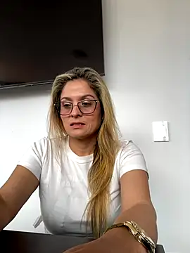 linda-mature43 online show from October 18, 2025, 3:46 pm