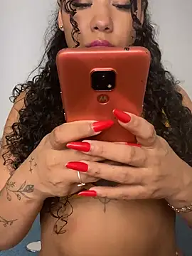 jhennyfer online show from June 16, 2026, 3:20 am