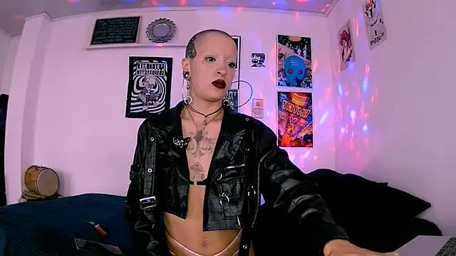 plutonbluemooon333 online show from April 4, 2026, 10:29 pm