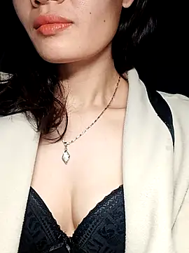 Hinna x online show from December 15, 2025, 8:35 pm