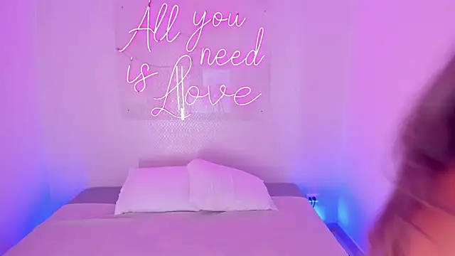 aleksandramiller  online show from November 18, 2025, 4:17 am