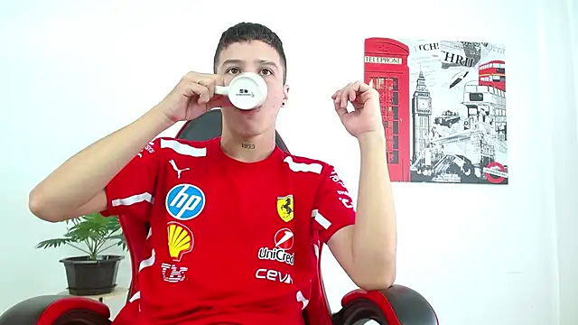 Cumandres18 online show from October 4, 2025, 2:15 pm