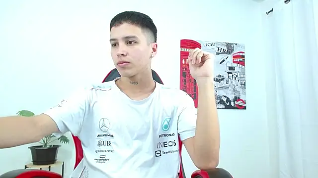 Cumandres18 online show from October 28, 2025, 1:58 pm