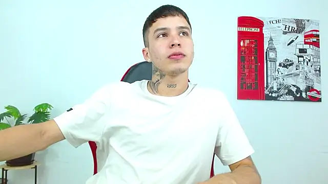 Cumandres18 online show from March 11, 2026, 3:07 pm