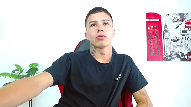 Cumandres18 online show from March 26, 2026, 2:44 pm