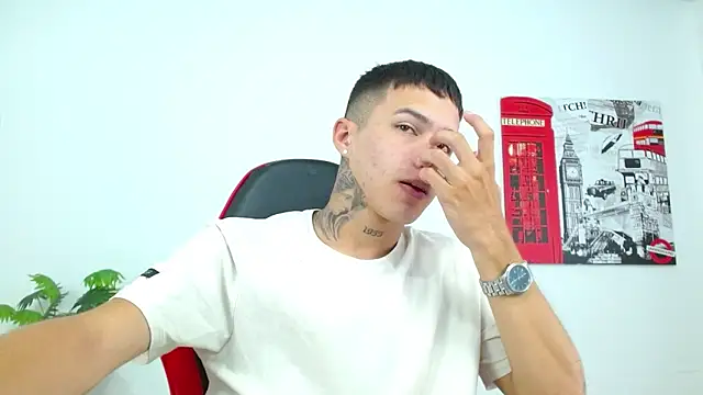 Cumandres18 online show from March 28, 2026, 2:27 pm