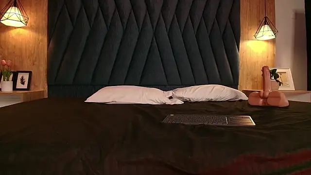 Snapshot of Megan_Brown_001 chatting on June 11, 2026, 12:32 am Megan Brown 001 online show from June 11, 2026, 12:32 am