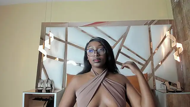 YallianaBrooks online show from April 14, 2026, 7:42 pm