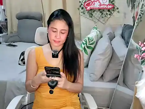 Shiawase1125 online show from September 24, 2025, 8:34 pm