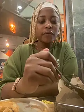 BQueen223 online show from October 17, 2025, 7:05 pm