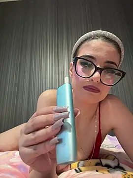 Larra69 online show from May 15, 2026, 3:41 pm