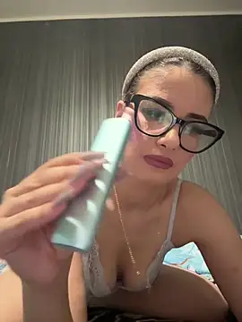 Larra69 online show from May 20, 2026, 5:41 pm