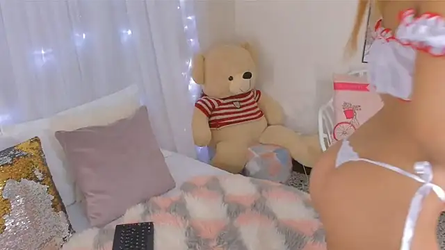 Snapshot of looklikeamovie chatting on November 17, 2025, 7:08 pm looklikeamovie online show from November 17, 2025, 7:08 pm