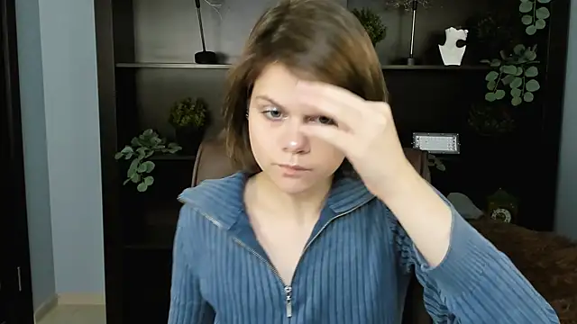 EllieMurler online show from November 30, 2025, 9:02 am