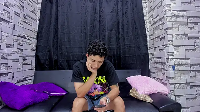 Snapshot of Crazy_Cult_Sex chatting on October 8, 2025, 1:42 pm Crazy Cult Sex online show from October 8, 2025, 1:42 pm