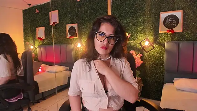 Linagh  online show from October 1, 2025, 1:06 pm