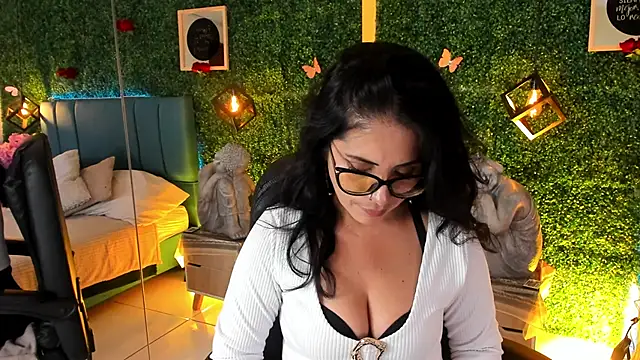 Linagh  online show from February 18, 2026, 11:28 am