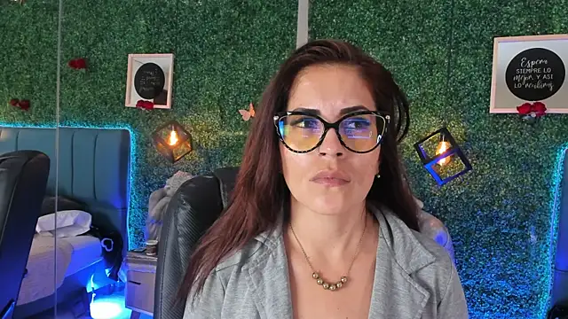 Snapshot of Linagh_ chatting on April 28, 2026, 11:37 am Linagh online show from April 28, 2026, 11:37 am