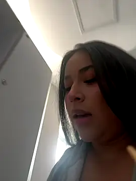 Zoey thompson online show from September 22, 2025, 7:38 pm