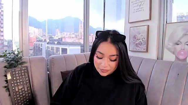 Zoey thompson online show from October 10, 2025, 7:46 pm