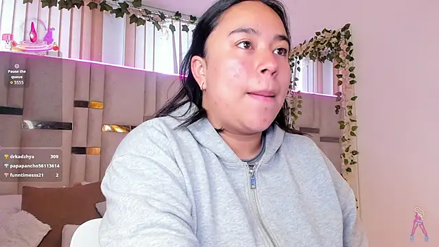 Zoey thompson online show from February 16, 2026, 8:49 pm