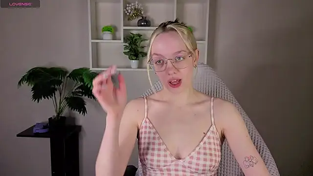 R0cket bunny online show from May 1, 2026, 12:26 am