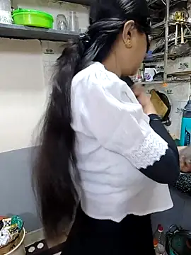 Queen Nightt online show from October 14, 2025, 5:30 am