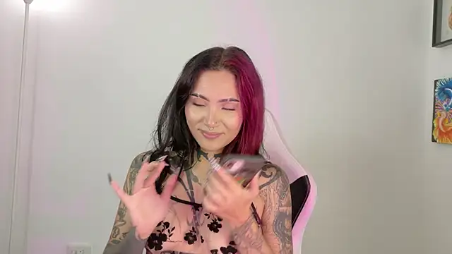 sara queen10 online show from April 21, 2026, 1:39 pm