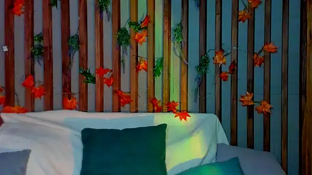 Lori Williams online show from December 19, 2025, 1:12 am