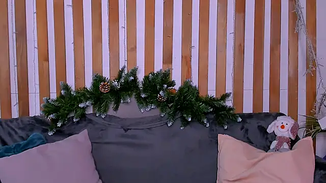 Lori Williams online show from December 22, 2025, 1:02 am