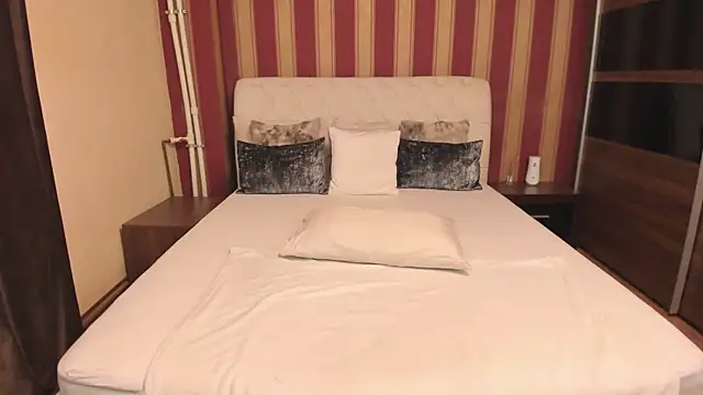 MadameCrowford online show from November 24, 2025, 10:48 am