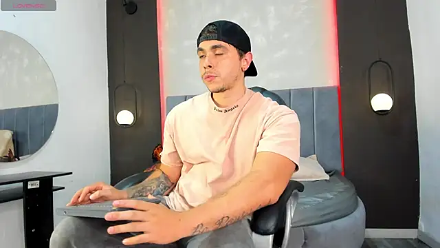 Liam walk  online show from September 24, 2025, 10:35 pm