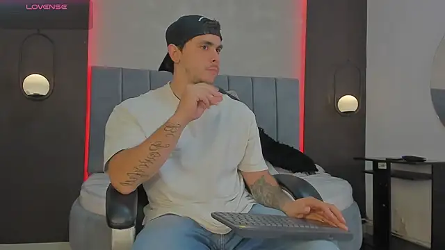 Liam walk  online show from March 20, 2026, 10:47 pm