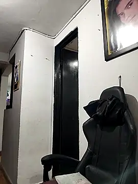 Pamelamiler   online show from November 16, 2025, 11:05 am