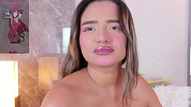 Emma hunter  online show from November 7, 2025, 4:01 am