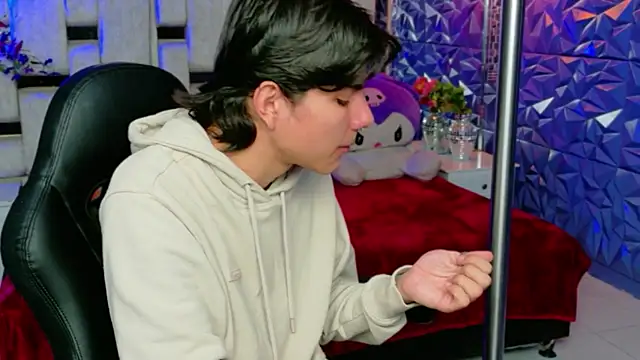 alandelrey57 online show from March 4, 2026, 1:28 pm