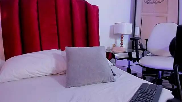 sophiacuttee online show from September 26, 2025, 12:09 pm