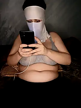 Lamia Queen  online show from October 8, 2025, 2:31 am