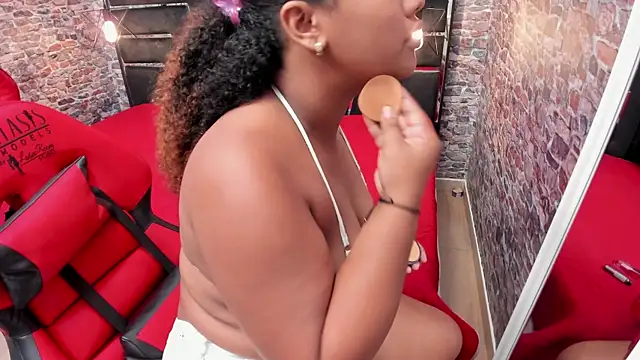 ALYANNA HOT  online show from October 10, 2025, 11:31 am